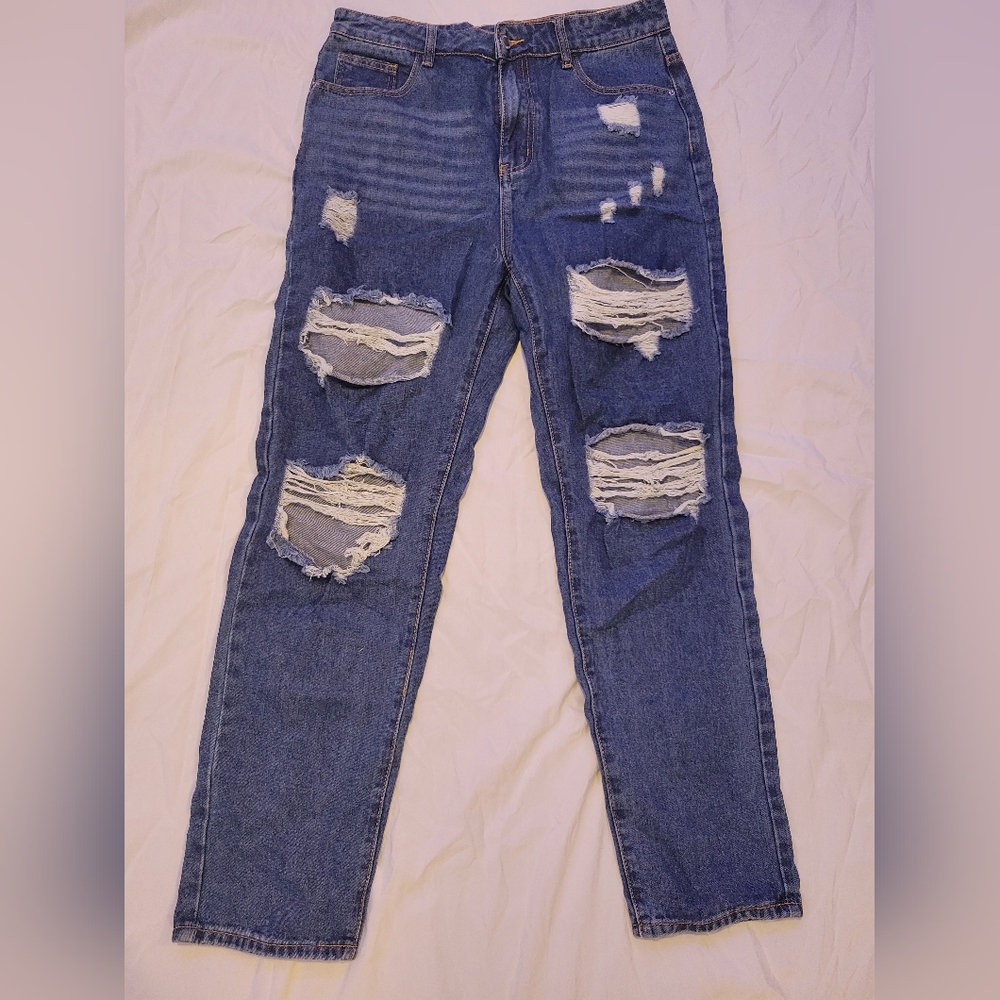 Baggy high-waisted ripped blue jeans